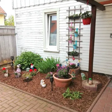 Sunny Loft with Mountain Views