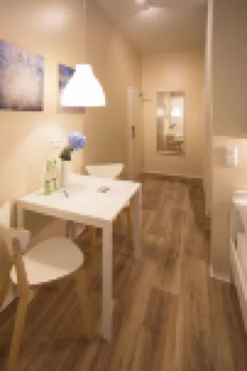 GuestHouse Köhn51, Zentral Gelegene, Stilvoll Eingerichtete Zimmer Mit Eigener Teeküche