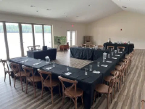 Swan Lake Resort Hotels in Galloway