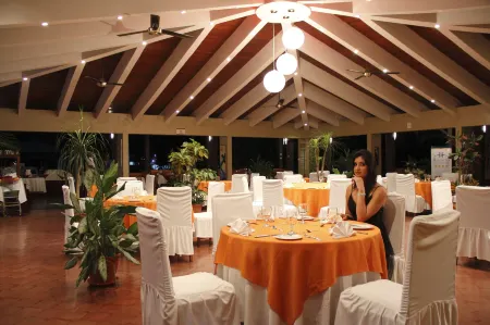 Hotel del Sur Отели в г. Перес Селедон