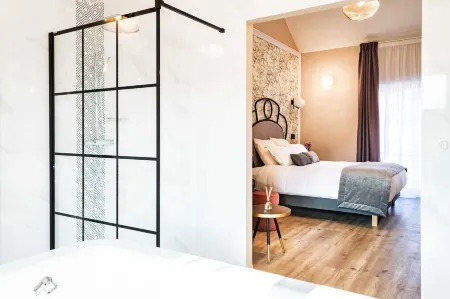 Hotel des Iris Отели в г. Л'Иль-Адам