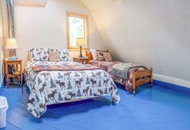 3 Bedroom 2 Bath Carriage House (Pet Friendly)