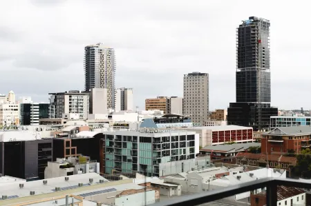 The East End Apartments by Urban Rest Отели рядом с достопримечательностью «Элдер Парк Ротунда»