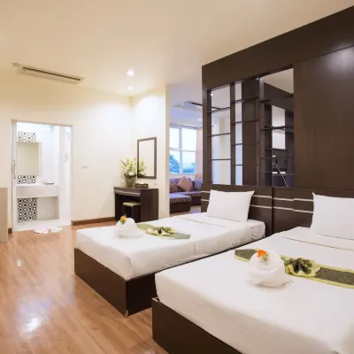 Tharakiree Place Hotel Отели рядом с достопримечательностью «Ферма Чокчай»