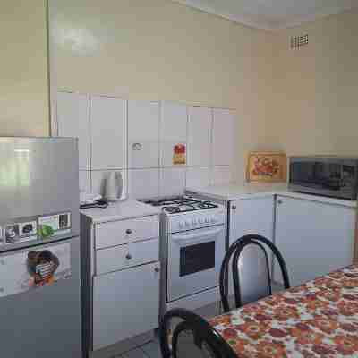 Cottage - Sleeps 4 Pool & Private Parking Rooms