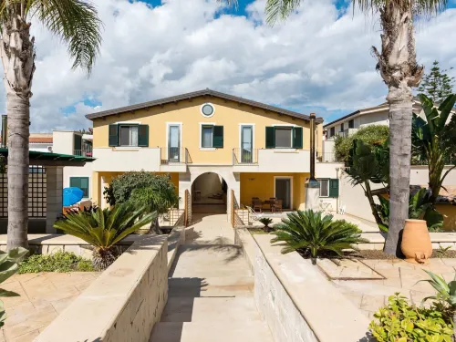 Seaside Apartment with BBQ & Garden Hotels in Reitani