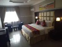 Glo-Ran Hotel and Event Place - balcony