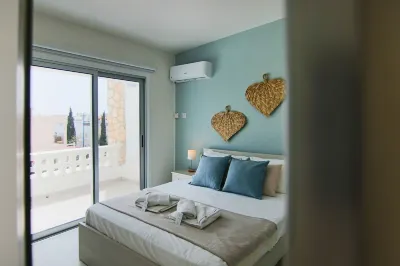 Phaedrus Living: City View Fountain Court 113