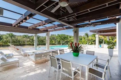 Villa for Private Events Hotels near Mas Flow Game Tech