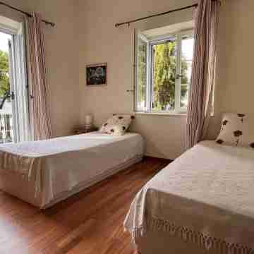 The Elegant Summer House Rooms