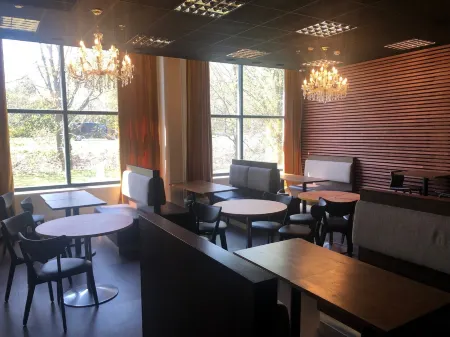 West Side Hotel Отели рядом с достопримечательностью «Aboa Vetus & Ars Nova»