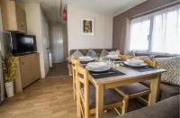 Caravan - Sleeps 10 - Pet Friendly - Parking Hotels near Jaywick Martello Tower (C)