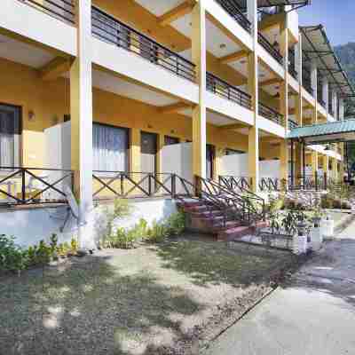 River Valley Resort Hotel Exterior