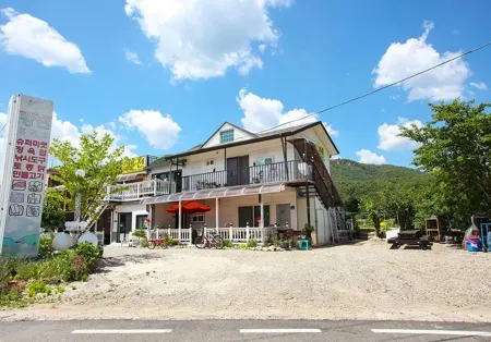 Hongcheon Delrio Pension Отели рядом с достопримечательностью «Palbongsan Tourist Site»