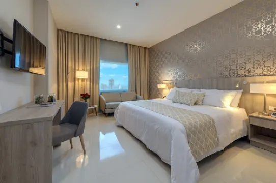 多拉多廣場上普拉多酒店