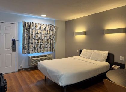 Motel 6 Simi Valley, CA