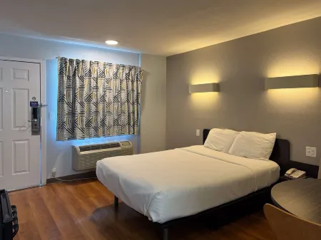 Motel 6 Simi Valley, CA Отели рядом с достопримечательностью «Парк Секвойя»