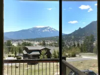 Blue Door Inn - Mountain view