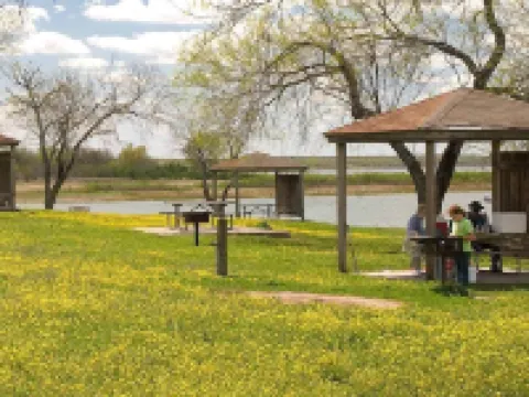 Bass Inn - Choke Canyon National Park Hotels in Three Rivers