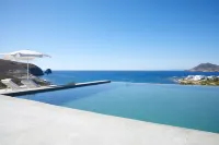 Milos Breeze Boutique Hotel - สระว่ายน้ำแบบอินฟินิตี้