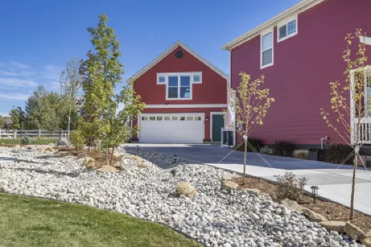 The Bird House of Frederick with Open Space & Lake Views!