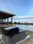 Bear Bottom Cabin! HUGE POND AND HOT TUB, KAYAKE, PADDLE BOAT, AND PADDLE BOARD!