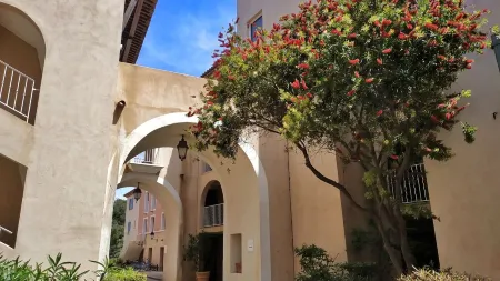 Large Terrace, 50m from Beach with Sea View + Private Pool Отели рядом с достопримечательностью «Jardinerie Sopavar»