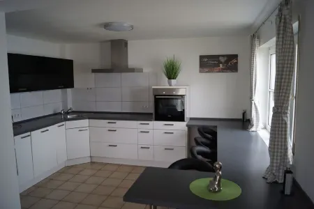 Ferienwohnung mit Panoramablick Inmitten von Weinbergen. Haustierfreundlich