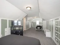Cute 3Bdrm House | Laundry, Game Room, Backyard Hotels in Akron
