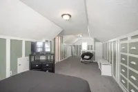 Cute 3Bdrm House | Laundry, Game Room, Backyard