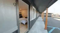 Charming Kitchenette and High-Speed Wi-Fi - Inviting Urban Retreat