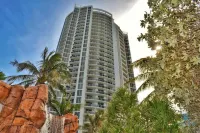 Ocean View and Access to Community Pool - Luxurious Beachfront Haven