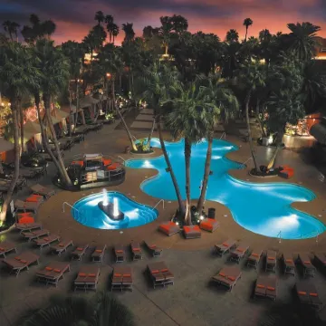 Treasure Island – TI Las Vegas Hotel  & Casino Отели рядом с достопримечательностью «Лас Вегас Стрип»