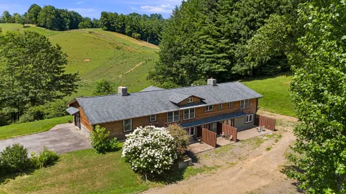 Mountain Views and Bubbling Hot Tub - Charming Multi-Family Retreat