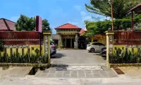 RedDoorz Near RS Setiabudi Medan Hotels in Babura Sunggal