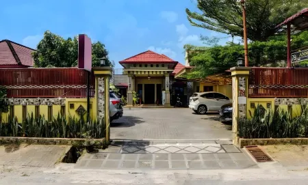 RedDoorz Near RS Setiabudi Medan Отели в г. Padang Bulan Selayang I