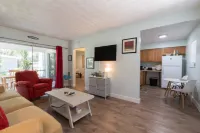 Modern Decor and Short Stroll to Beach - Vibrant Coastal Haven