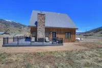 Gourmet Kitchen and Stunning Outdoor Deck - Elegant Luxury Retreat