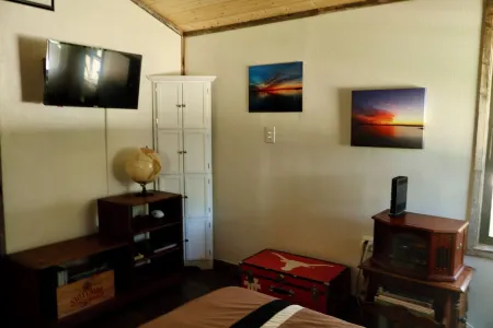 Rustic Cabin by Lake Whitney