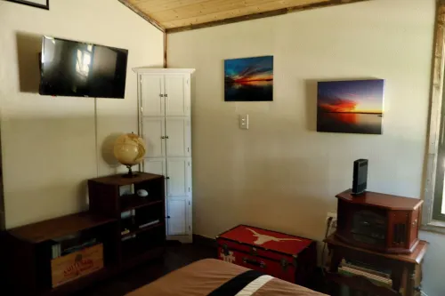 Rustic Cabin by Lake Whitney