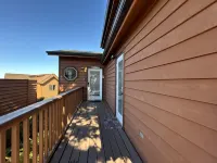 Private Deck and Hot Tub Access - Charming Ocean Cabin Hotels in Smith River