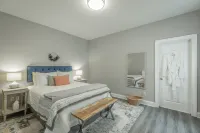 Amazing Chic - One Block from Bridge, Restaurants, Museum