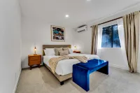 Gourmet Kitchen and Stunning Lake Views - Luxurious Retreat