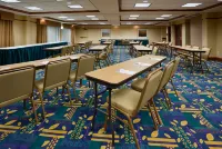 Holiday Inn Express & Suites Milwaukee-New Berlin Hotels in Franklin