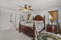 Sparkling Pool and Lush Backyard Oasis - Charming Vacation Retreat Hotels in North Port