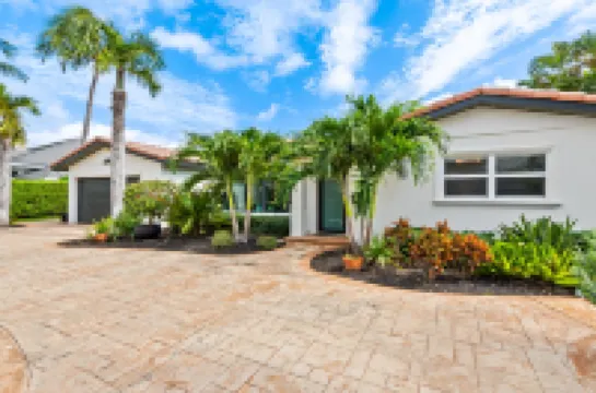 Huge Heated Pool and Spacious Patio with Dock - Stunning Oasis