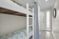 Oceanfront Pool and Tennis Courts - Exquisite Coastal Haven Hotels near Hilton Head Airport