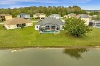Screened Pool and Game Room with Family Amenities - Elegant Retreat Hotels in Osceola County