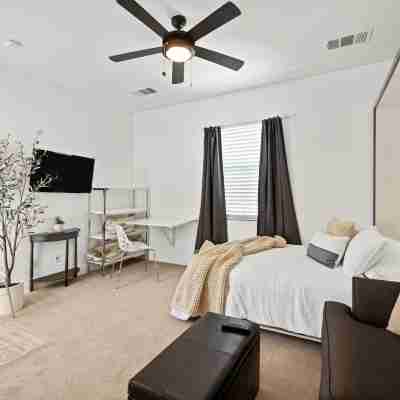 Sparkling Pool and Chef's Kitchen - Stunning Desert Oasis Rooms