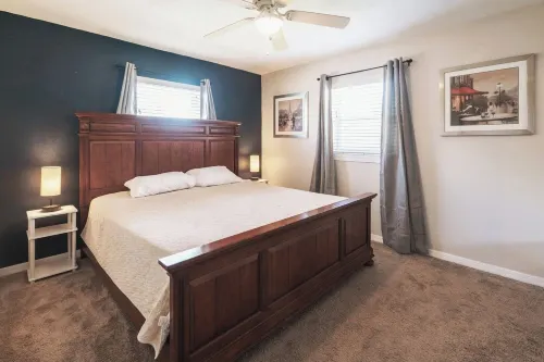 Space Coast Retreat: Large Fenced Yard, Pool Table, MRS. Pac Man + Massage Chair